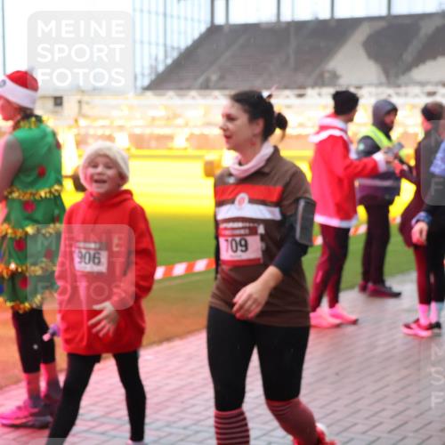 07.12.2025 - St. Pauli X-Mass-Run No. 15 Luisa Fischer http://msf.ph/oto/9378571 07.12.2025 10:05:00 Ziel 906, 709, 1738, 113, 713, 1217, 1291, 1302, 1522, 1701, 1712, 1738, 1871, 2454, 2569, 2570, 3188, 3477, 3894, 3911, 4080, 4553, 4557, 4673 meine-sportfotos.de