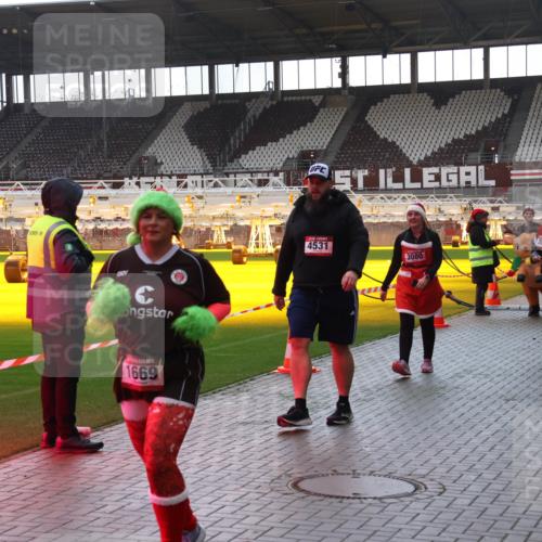 07.12.2025 - St. Pauli X-Mass-Run No. 15 Luisa Fischer http://msf.ph/oto/9378576 07.12.2025 10:30:19 Ziel 1669, 4531, 3080, 3517, 3516, 10, 423, 426, 450, 458, 1039, 1090, 1091, 1198, 1201, 1204, 1209, 1373, 1669, 1696, 2001, 2369, 2878, 3080, 3468, 3469, 3494, 3497, 3516, 3517, 4007, 4009, 4126, 4264, 4266, 4293, 4296, 4440, 4472, 4476, 4531, 4533, 4534, 4546, 4695 meine-sportfotos.de