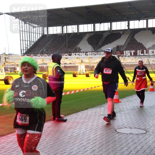 07.12.2025 - St. Pauli X-Mass-Run No. 15 Luisa Fischer http://msf.ph/oto/9378582 07.12.2025 10:30:20 Ziel 1669, 4531, 3080, 3517, 10, 423, 426, 450, 458, 1039, 1090, 1091, 1198, 1201, 1204, 1209, 1373, 1669, 1696, 2001, 2369, 2878, 3080, 3468, 3469, 3494, 3497, 3516, 3517, 4007, 4009, 4126, 4264, 4266, 4293, 4296, 4440, 4472, 4476, 4531, 4533, 4534, 4546, 4695 meine-sportfotos.de