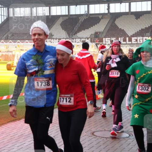 07.12.2025 - St. Pauli X-Mass-Run No. 15 Luisa Fischer http://msf.ph/oto/9378586 07.12.2025 10:05:02 Ziel 1738, 1712, 3519, 1302, 113, 713, 1217, 1291, 1302, 1522, 1701, 1712, 1738, 1871, 2454, 2569, 2570, 3188, 3477, 3894, 3911, 4080, 4553, 4557, 4673 meine-sportfotos.de