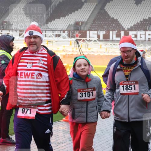 07.12.2025 - St. Pauli X-Mass-Run No. 15 Luisa Fischer http://msf.ph/oto/9378602 07.12.2025 11:09:59 Ziel 5, 971, 266, 15, 3151, 15, 1851, 44, 51, 59, 66, 266, 330, 558, 696, 720, 737, 814, 863, 971, 1084, 1110, 1157, 1163, 1260, 1463, 1477, 1574, 1579, 1582, 1641, 1851, 1870, 1945, 1974, 2042, 3151, 4190, 4191 meine-sportfotos.de