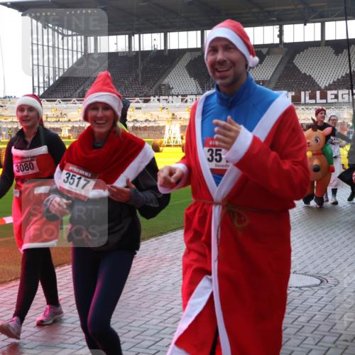 07.12.2025 - St. Pauli X-Mass-Run No. 15 Luisa Fischer http://msf.ph/oto/9378607 07.12.2025 10:30:24 Ziel 3080, 3517, 35, 44, 349, 10, 423, 426, 1039, 1090, 1091, 1198, 1201, 1204, 1209, 1669, 1696, 2369, 2878, 3080, 3468, 3469, 3494, 3497, 3516, 3517, 4009, 4126, 4293, 4296, 4472, 4476, 4533, 4534, 4546 meine-sportfotos.de