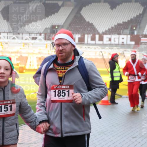 07.12.2025 - St. Pauli X-Mass-Run No. 15 Luisa Fischer http://msf.ph/oto/9378608 07.12.2025 11:09:59 Ziel 15, 3151, 15, 1851, 44, 51, 59, 66, 266, 330, 558, 696, 720, 737, 814, 863, 971, 1084, 1110, 1157, 1163, 1260, 1463, 1477, 1574, 1579, 1582, 1641, 1851, 1870, 1945, 1974, 2042, 3151, 4190, 4191 meine-sportfotos.de