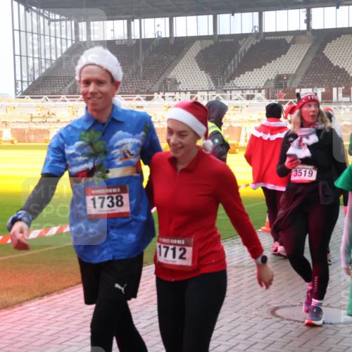 07.12.2025 - St. Pauli X-Mass-Run No. 15 Luisa Fischer http://msf.ph/oto/9378611 07.12.2025 10:05:02 Ziel 1738, 1712, 3519, 1302, 113, 713, 1217, 1291, 1302, 1522, 1701, 1712, 1738, 1871, 2454, 2569, 2570, 3188, 3477, 3894, 3911, 4080, 4553, 4557, 4673 meine-sportfotos.de
