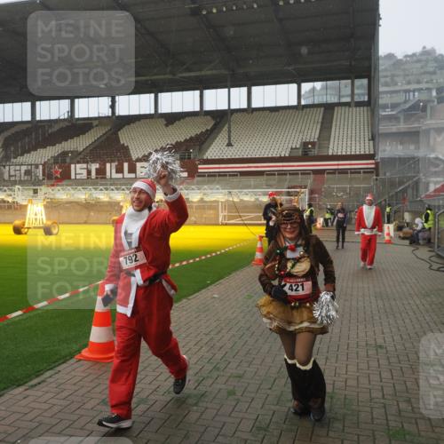 07.12.2025 - St. Pauli X-Mass-Run No. 15 Fabian Wolf http://msf.ph/oto/9378620 07.12.2025 10:07:06 Ziel 217, 366, 421, 792, 972, 975, 1103, 1505, 1572, 1735, 1736, 3414, 3945, 4354 meine-sportfotos.de