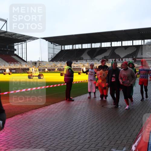 07.12.2025 - St. Pauli X-Mass-Run No. 15 Luisa Fischer http://msf.ph/oto/9378638 07.12.2025 10:30:28 Ziel 426, 94, 3497, 10, 423, 426, 1090, 1091, 1198, 1201, 1204, 1209, 1669, 1696, 2369, 2878, 3468, 3469, 3494, 3497, 3516, 3517, 4126, 4472, 4476, 4533, 4534, 4546 meine-sportfotos.de