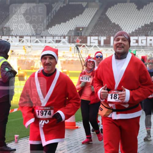 07.12.2025 - St. Pauli X-Mass-Run No. 15 Luisa Fischer http://msf.ph/oto/9378647 07.12.2025 11:10:05 Ziel 1, 15, 15, 15, 1974, 4191, 187, 1579, 30, 44, 51, 59, 66, 266, 330, 558, 696, 720, 737, 755, 814, 863, 971, 1084, 1110, 1157, 1163, 1260, 1463, 1477, 1579, 1582, 1641, 1851, 1870, 1945, 1974, 2042, 3151, 4190, 4191 meine-sportfotos.de