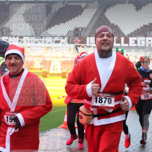 07.12.2025 - St. Pauli X-Mass-Run No. 15 Luisa Fischer http://msf.ph/oto/9378650 07.12.2025 11:10:05 Ziel 19, 15, 1870, 59, 1579, 30, 44, 51, 59, 66, 266, 330, 558, 696, 720, 737, 755, 814, 863, 971, 1084, 1110, 1157, 1163, 1260, 1463, 1477, 1579, 1582, 1641, 1851, 1870, 1945, 1974, 2042, 3151, 4190, 4191 meine-sportfotos.de