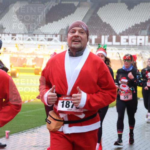 07.12.2025 - St. Pauli X-Mass-Run No. 15 Luisa Fischer http://msf.ph/oto/9378652 07.12.2025 11:10:06 Ziel 15, 1974, 140, 187, 59, 30, 44, 51, 59, 66, 266, 330, 558, 696, 720, 737, 755, 814, 863, 971, 1084, 1110, 1157, 1163, 1260, 1463, 1477, 1579, 1582, 1641, 1851, 1870, 1945, 1974, 2042, 3151, 4190, 4191 meine-sportfotos.de