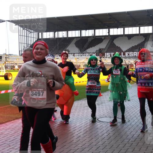 07.12.2025 - St. Pauli X-Mass-Run No. 15 Luisa Fischer http://msf.ph/oto/9378653 07.12.2025 10:30:30 Ziel 3497, 1090, 35, 423, 000000, 10, 423, 426, 1090, 1091, 1198, 1201, 1204, 1209, 1669, 1696, 2369, 2878, 3468, 3469, 3494, 3497, 3516, 3517, 4472, 4476, 4533, 4534, 4546 meine-sportfotos.de