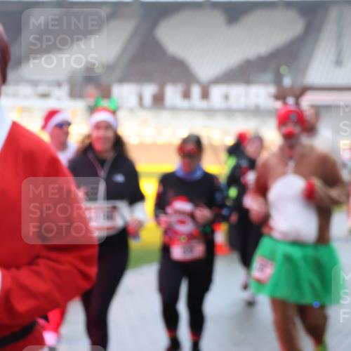 07.12.2025 - St. Pauli X-Mass-Run No. 15 Luisa Fischer http://msf.ph/oto/9378658 07.12.2025 11:10:06 Ziel 187, 44, 51, 59, 66, 266, 330, 558, 696, 720, 737, 755, 814, 863, 971, 1084, 1110, 1157, 1163, 1260, 1463, 1477, 1579, 1582, 1641, 1851, 1870, 1945, 1974, 2042, 3151, 4190, 4191 meine-sportfotos.de