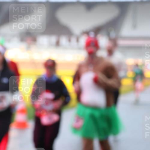 07.12.2025 - St. Pauli X-Mass-Run No. 15 Luisa Fischer http://msf.ph/oto/9378663 07.12.2025 11:10:07 Ziel 44, 51, 59, 66, 266, 330, 558, 696, 720, 737, 753, 755, 814, 863, 971, 1084, 1110, 1157, 1163, 1260, 1463, 1477, 1579, 1582, 1641, 1851, 1870, 1945, 1974, 2042, 3151, 4190, 4191 meine-sportfotos.de