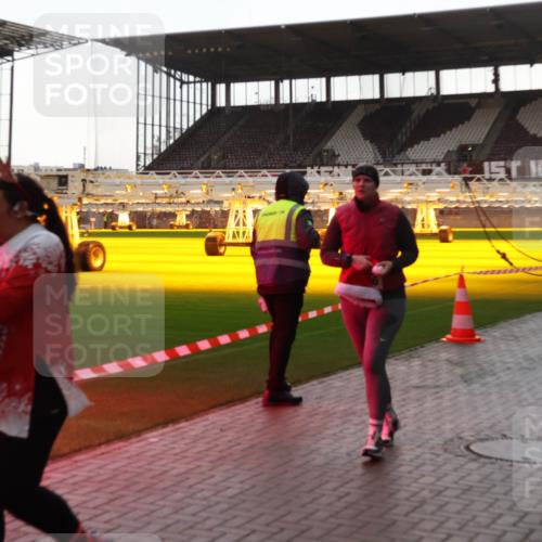 07.12.2025 - St. Pauli X-Mass-Run No. 15 Luisa Fischer http://msf.ph/oto/9378680 07.12.2025 10:30:35 Ziel 10, 423, 426, 1090, 1091, 1669, 1696, 2369, 2878, 2910, 3494, 3497, 3516, 3517, 4472, 4476, 4533, 4534, 4546 meine-sportfotos.de