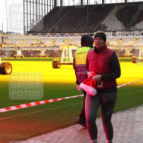 07.12.2025 - St. Pauli X-Mass-Run No. 15 Luisa Fischer http://msf.ph/oto/9378683 07.12.2025 10:30:35 Ziel 46, 10, 423, 426, 1090, 1091, 1669, 1696, 2369, 2878, 2910, 3494, 3497, 3516, 3517, 4472, 4476, 4533, 4534, 4546 meine-sportfotos.de