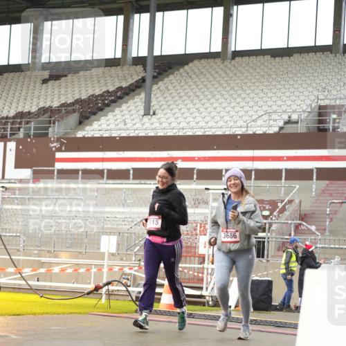 07.12.2025 - St. Pauli X-Mass-Run No. 15 Patografie http://msf.ph/oto/9378685 07.12.2025 10:11:07 Ziel 1148, 1149, 1150, 1929, 1935, 1969, 3815 meine-sportfotos.de