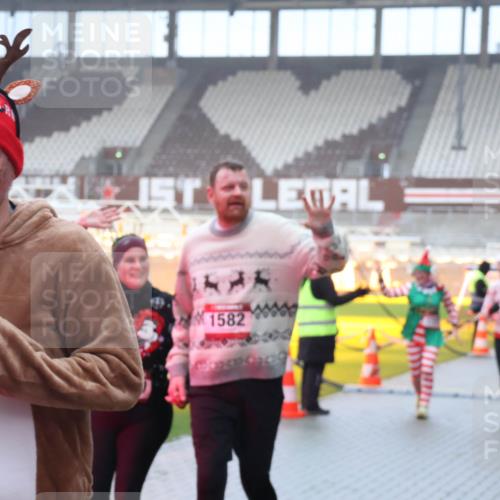 07.12.2025 - St. Pauli X-Mass-Run No. 15 Luisa Fischer http://msf.ph/oto/9378687 07.12.2025 11:10:08 Ziel 1582, 44, 51, 59, 66, 266, 330, 696, 720, 737, 753, 755, 814, 863, 971, 1084, 1110, 1157, 1163, 1463, 1477, 1579, 1582, 1641, 1851, 1870, 1945, 1974, 2042, 3151, 4190, 4191 meine-sportfotos.de
