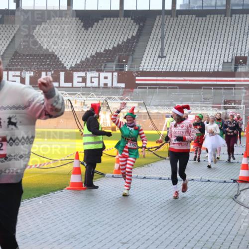 07.12.2025 - St. Pauli X-Mass-Run No. 15 Luisa Fischer http://msf.ph/oto/9378690 07.12.2025 11:10:09 Ziel 1582, 1157, 59, 66, 266, 330, 696, 720, 737, 753, 755, 814, 863, 971, 1084, 1110, 1157, 1163, 1463, 1477, 1579, 1582, 1641, 1851, 1870, 1945, 1974, 2042, 3151, 4190, 4191 meine-sportfotos.de