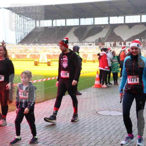 07.12.2025 - St. Pauli X-Mass-Run No. 15 Luisa Fischer http://msf.ph/oto/9378699 07.12.2025 10:05:08 Ziel 626, 3188, 628, 4474, 1871, 113, 713, 1217, 1291, 1302, 1522, 1701, 1712, 1738, 1871, 1973, 1991, 2168, 2249, 2454, 2569, 2570, 3188, 3477, 3894, 3911, 4080, 4553, 4557, 4673 meine-sportfotos.de