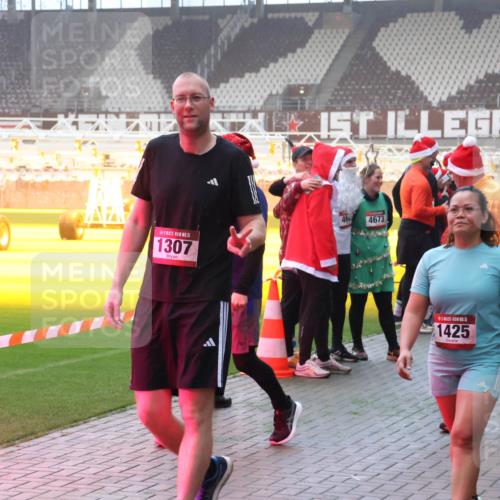 07.12.2025 - St. Pauli X-Mass-Run No. 15 Luisa Fischer http://msf.ph/oto/9378712 07.12.2025 10:05:16 Ziel 15, 1307, 46, 4673, 15, 1425, 2570, 202, 210, 292, 699, 713, 1217, 1522, 1701, 1871, 1973, 1991, 2168, 2249, 2569, 2570, 2856, 2866, 3307, 3311, 3477, 3894, 3911, 4080, 4553, 4557, 4673 meine-sportfotos.de