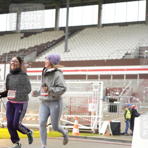 07.12.2025 - St. Pauli X-Mass-Run No. 15 Patografie http://msf.ph/oto/9378714 07.12.2025 10:11:08 Ziel 1148, 1149, 1150, 1929, 1935, 1969, 3815 meine-sportfotos.de