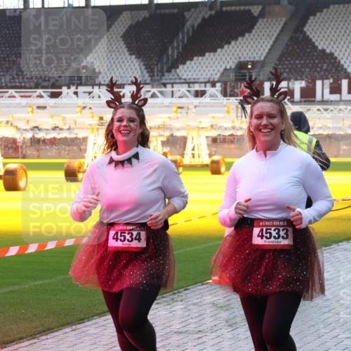 07.12.2025 - St. Pauli X-Mass-Run No. 15 Luisa Fischer http://msf.ph/oto/9378716 07.12.2025 10:30:40 Ziel 4534, 15, 4533, 10, 423, 426, 1090, 1091, 1696, 2369, 2910, 4533, 4534, 4546 meine-sportfotos.de