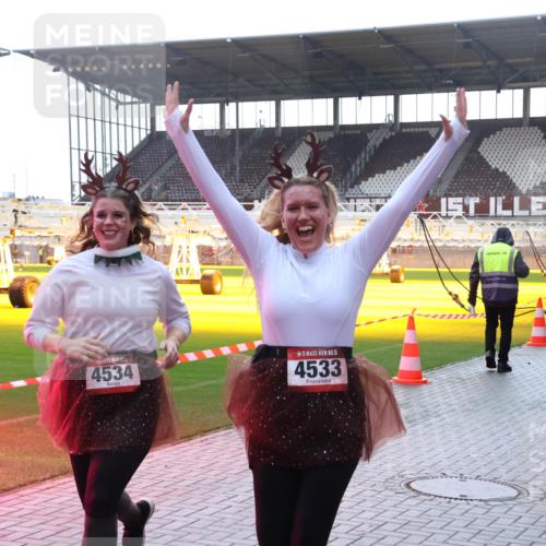 07.12.2025 - St. Pauli X-Mass-Run No. 15 Luisa Fischer http://msf.ph/oto/9378723 07.12.2025 10:30:41 Ziel 4534, 5, 4533, 10, 423, 426, 1090, 1091, 1696, 2369, 2910, 4533, 4534, 4546 meine-sportfotos.de