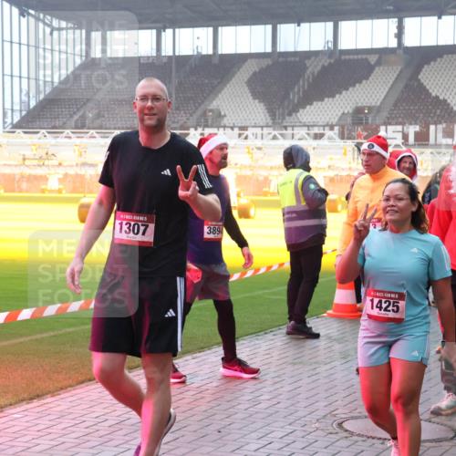 07.12.2025 - St. Pauli X-Mass-Run No. 15 Luisa Fischer http://msf.ph/oto/9378724 07.12.2025 10:05:18 Ziel 15, 1307, 3894, 15, 1425, 2570, 256, 202, 210, 292, 699, 713, 1217, 1522, 1701, 1871, 1973, 1991, 2168, 2249, 2569, 2570, 2856, 2866, 3307, 3311, 3477, 3894, 3911, 4080, 4553, 4557, 4673 meine-sportfotos.de