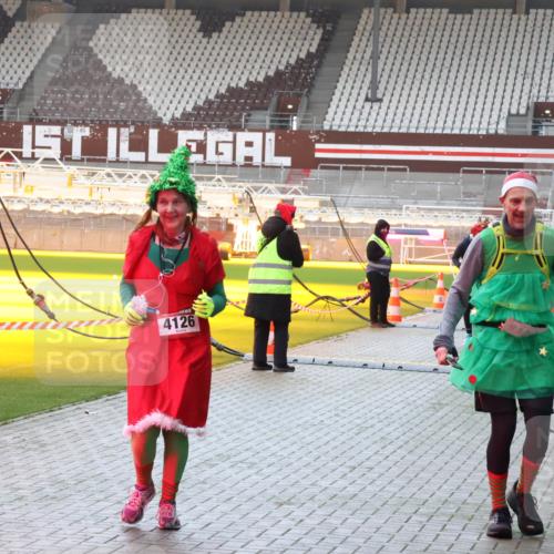 07.12.2025 - St. Pauli X-Mass-Run No. 15 Luisa Fischer http://msf.ph/oto/9378736 07.12.2025 10:30:53 Ziel 4126, 608, 1696, 1698, 1700, 2369, 2537, 2910, 3936, 3940, 4845, 4847 meine-sportfotos.de