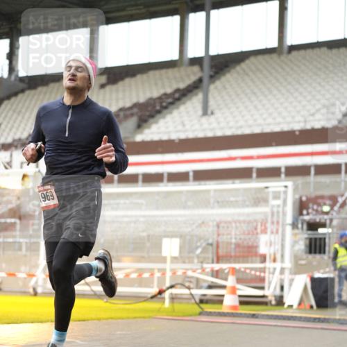 07.12.2025 - St. Pauli X-Mass-Run No. 15 Patografie http://msf.ph/oto/9378739 07.12.2025 10:11:11 Ziel 1969, 3354, 3815, 4499, 4525 meine-sportfotos.de