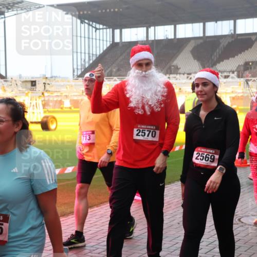 07.12.2025 - St. Pauli X-Mass-Run No. 15 Luisa Fischer http://msf.ph/oto/9378740 07.12.2025 10:05:21 Ziel 15, 5, 713, 5, 2570, 15, 2569, 1217, 114, 202, 210, 292, 699, 713, 1217, 1522, 1701, 1871, 1973, 1991, 2168, 2249, 2569, 2570, 2856, 2866, 3307, 3311, 3477, 3894, 3911, 4080, 4553, 4557 meine-sportfotos.de