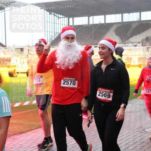 07.12.2025 - St. Pauli X-Mass-Run No. 15 Luisa Fischer http://msf.ph/oto/9378741 07.12.2025 10:05:21 Ziel 15, 1425, 713, 2570, 15, 2569, 1217, 114, 202, 210, 292, 699, 713, 1217, 1522, 1701, 1871, 1973, 1991, 2168, 2249, 2569, 2570, 2856, 2866, 3307, 3311, 3477, 3894, 3911, 4080, 4553, 4557 meine-sportfotos.de
