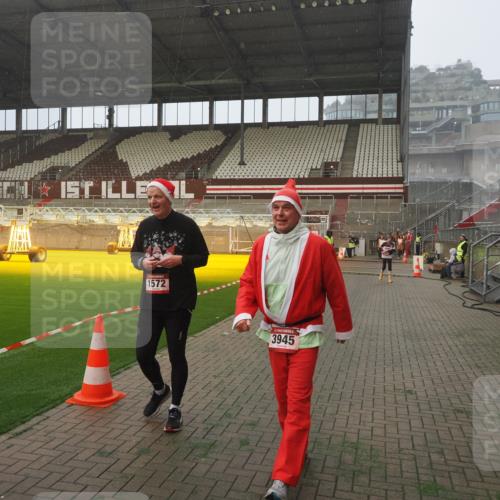 07.12.2025 - St. Pauli X-Mass-Run No. 15 Fabian Wolf http://msf.ph/oto/9378742 07.12.2025 10:07:12 Ziel 421, 792, 1572, 2983, 3414, 3945, 4354 meine-sportfotos.de