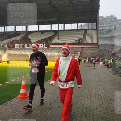 07.12.2025 - St. Pauli X-Mass-Run No. 15 Fabian Wolf http://msf.ph/oto/9378749 07.12.2025 10:07:12 Ziel 421, 792, 1572, 2983, 3414, 3945, 4354 meine-sportfotos.de