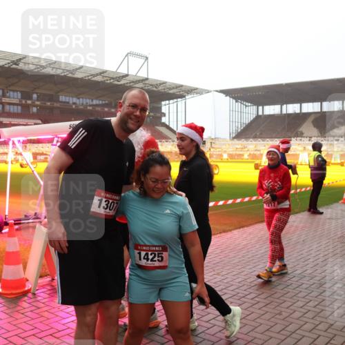 07.12.2025 - St. Pauli X-Mass-Run No. 15 Luisa Fischer http://msf.ph/oto/9378750 07.12.2025 10:05:23 Ziel 1307, 15, 1425, 34, 114, 202, 210, 292, 699, 713, 1217, 1522, 1701, 1973, 1991, 2168, 2249, 2569, 2570, 2856, 2866, 3186, 3307, 3311, 3477, 3894, 3911, 4080, 4553, 4557 meine-sportfotos.de