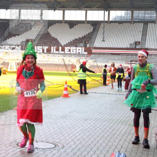 07.12.2025 - St. Pauli X-Mass-Run No. 15 Luisa Fischer http://msf.ph/oto/9378751 07.12.2025 10:30:54 Ziel 4126, 1, 608, 1696, 1698, 1700, 2369, 2537, 2910, 3936, 3940, 4845, 4847 meine-sportfotos.de
