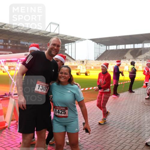 07.12.2025 - St. Pauli X-Mass-Run No. 15 Luisa Fischer http://msf.ph/oto/9378752 07.12.2025 10:05:23 Ziel 1307, 15, 1425, 4080, 34, 114, 202, 210, 292, 699, 713, 1217, 1522, 1701, 1973, 1991, 2168, 2249, 2569, 2570, 2856, 2866, 3186, 3307, 3311, 3477, 3894, 3911, 4080, 4553, 4557 meine-sportfotos.de