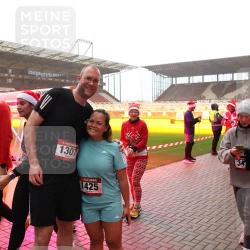 07.12.2025 - St. Pauli X-Mass-Run No. 15 Luisa Fischer http://msf.ph/oto/9378757 07.12.2025 10:05:24 Ziel 2570, 5, 1307, 15, 1425, 34, 080, 114, 202, 210, 292, 699, 713, 1217, 1522, 1701, 1973, 1991, 2168, 2249, 2569, 2570, 2856, 2866, 3186, 3307, 3311, 3477, 3894, 3911, 4080, 4553, 4557 meine-sportfotos.de