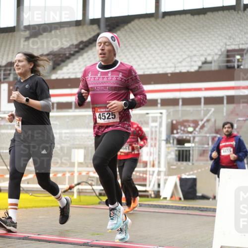 07.12.2025 - St. Pauli X-Mass-Run No. 15 Patografie http://msf.ph/oto/9378759 07.12.2025 10:11:16 Ziel 1969, 3354, 3815, 4499, 4525, 4659, 4661 meine-sportfotos.de