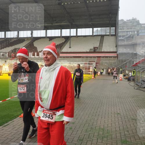 07.12.2025 - St. Pauli X-Mass-Run No. 15 Fabian Wolf http://msf.ph/oto/9378769 07.12.2025 10:07:13 Ziel 421, 792, 1572, 2983, 3414, 3945, 4354 meine-sportfotos.de