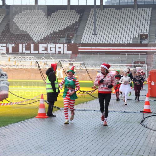 07.12.2025 - St. Pauli X-Mass-Run No. 15 Luisa Fischer http://msf.ph/oto/9378772 07.12.2025 11:10:09 Ziel 582, 115, 814, 59, 66, 266, 330, 696, 720, 737, 753, 755, 814, 863, 971, 1084, 1110, 1157, 1163, 1463, 1477, 1579, 1582, 1641, 1851, 1870, 1945, 1974, 2042, 3151, 4190, 4191 meine-sportfotos.de