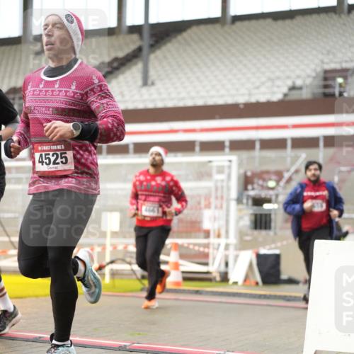 07.12.2025 - St. Pauli X-Mass-Run No. 15 Patografie http://msf.ph/oto/9378773 07.12.2025 10:11:16 Ziel 1969, 3354, 3815, 4499, 4525, 4659, 4661 meine-sportfotos.de