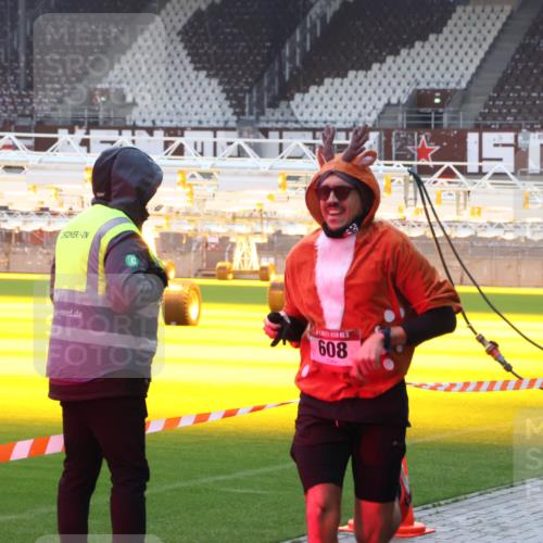 07.12.2025 - St. Pauli X-Mass-Run No. 15 Luisa Fischer http://msf.ph/oto/9378777 07.12.2025 10:31:00 Ziel 608, 594, 601, 608, 1696, 1698, 1700, 2537, 2910, 3936, 3940, 3982, 3986, 4845, 4847 meine-sportfotos.de