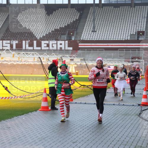 07.12.2025 - St. Pauli X-Mass-Run No. 15 Luisa Fischer http://msf.ph/oto/9378778 07.12.2025 11:10:10 Ziel 814, 59, 66, 266, 330, 696, 720, 737, 753, 755, 814, 863, 971, 1084, 1110, 1157, 1163, 1463, 1477, 1579, 1582, 1641, 1851, 1870, 1945, 1974, 2042, 3151, 4190, 4191 meine-sportfotos.de