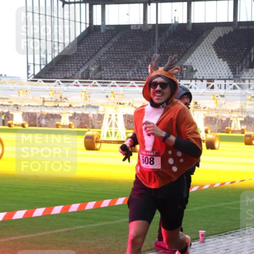 07.12.2025 - St. Pauli X-Mass-Run No. 15 Luisa Fischer http://msf.ph/oto/9378785 07.12.2025 10:31:00 Ziel 608, 594, 601, 608, 1696, 1698, 1700, 2537, 2910, 3936, 3940, 3982, 3986, 4845, 4847 meine-sportfotos.de
