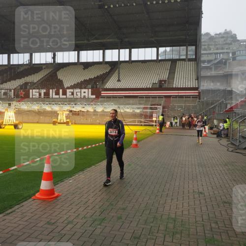 07.12.2025 - St. Pauli X-Mass-Run No. 15 Fabian Wolf http://msf.ph/oto/9378795 07.12.2025 10:07:14 Ziel 421, 792, 1572, 2983, 3414, 3945, 4354 meine-sportfotos.de