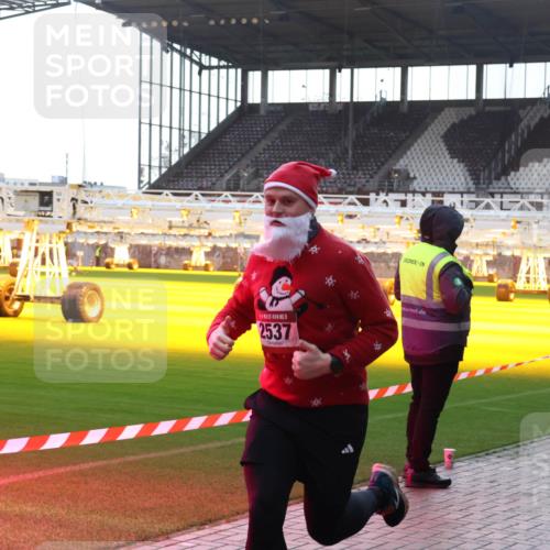 07.12.2025 - St. Pauli X-Mass-Run No. 15 Luisa Fischer http://msf.ph/oto/9378804 07.12.2025 10:31:05 Ziel 2537, 15, 594, 601, 608, 1015, 1075, 1696, 1698, 1700, 2537, 2910, 3936, 3940, 3982, 3986, 4464, 4845, 4847 meine-sportfotos.de