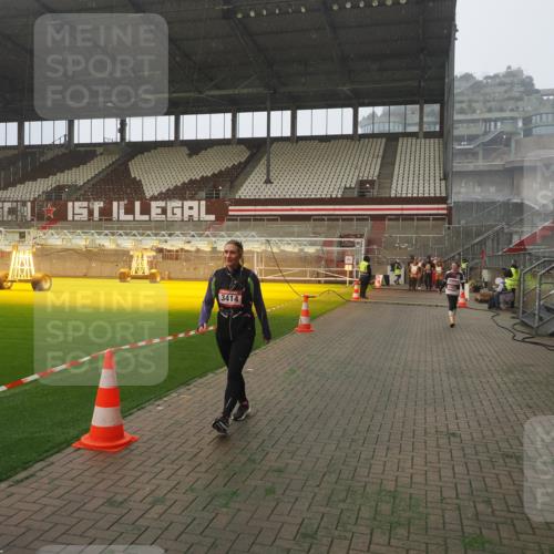 07.12.2025 - St. Pauli X-Mass-Run No. 15 Fabian Wolf http://msf.ph/oto/9378812 07.12.2025 10:07:14 Ziel 421, 792, 1572, 2983, 3414, 3945, 4354 meine-sportfotos.de
