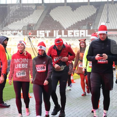 07.12.2025 - St. Pauli X-Mass-Run No. 15 Luisa Fischer http://msf.ph/oto/9378813 07.12.2025 10:05:34 Ziel 15, 4151, 15, 3340, 15, 3359, 15, 3100, 152, 20, 2856, 286, 114, 202, 210, 292, 543, 668, 699, 950, 1121, 1217, 1316, 1374, 1481, 1661, 1761, 1973, 1991, 2168, 2249, 2856, 2866, 3186, 3307, 3311, 3386, 4036, 4080, 4553, 4556, 4557, 4558 meine-sportfotos.de