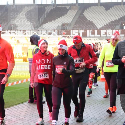 07.12.2025 - St. Pauli X-Mass-Run No. 15 Luisa Fischer http://msf.ph/oto/9378819 07.12.2025 10:05:35 Ziel 5, 4151, 5, 3340, 15, 5, 3198, 15227, 3337, 2856, 114, 202, 210, 292, 543, 668, 699, 950, 1121, 1217, 1316, 1374, 1481, 1661, 1761, 1973, 1991, 2168, 2249, 2856, 2866, 3186, 3307, 3311, 3386, 4036, 4080, 4553, 4556, 4557, 4558 meine-sportfotos.de