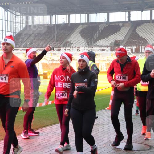 07.12.2025 - St. Pauli X-Mass-Run No. 15 Luisa Fischer http://msf.ph/oto/9378830 07.12.2025 10:05:36 Ziel 4151, 3340, 1, 15, 3198, 3337, 114, 202, 210, 292, 543, 668, 699, 950, 1121, 1217, 1316, 1374, 1481, 1661, 1761, 1973, 1991, 2168, 2249, 2856, 2866, 3186, 3307, 3311, 3386, 4036, 4080, 4553, 4556, 4557, 4558 meine-sportfotos.de
